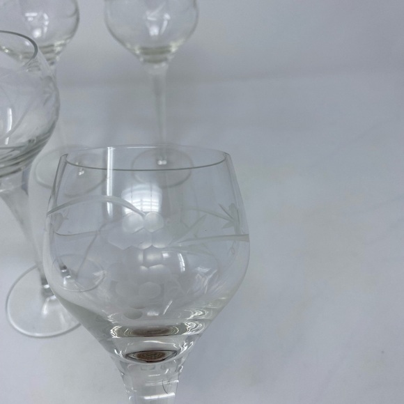 Set of 4 Vintage Long Stem Wine Glasses - Picture 4 of 6
